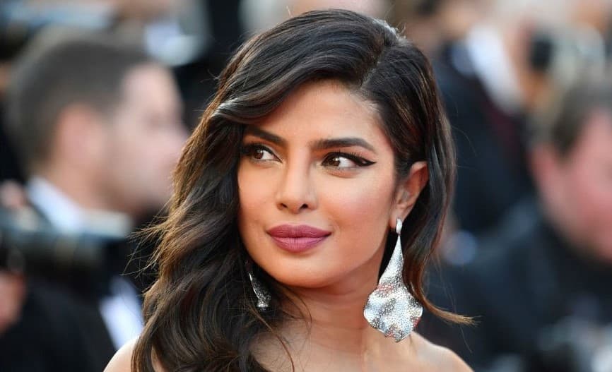 8 estrellas de Bollywood revelan sus secretos de belleza imprescindibles y estamos emocionados por ponerlos a prueba.