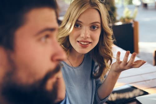 9 indicios claros de que tu expareja desea reencontrarse contigo.