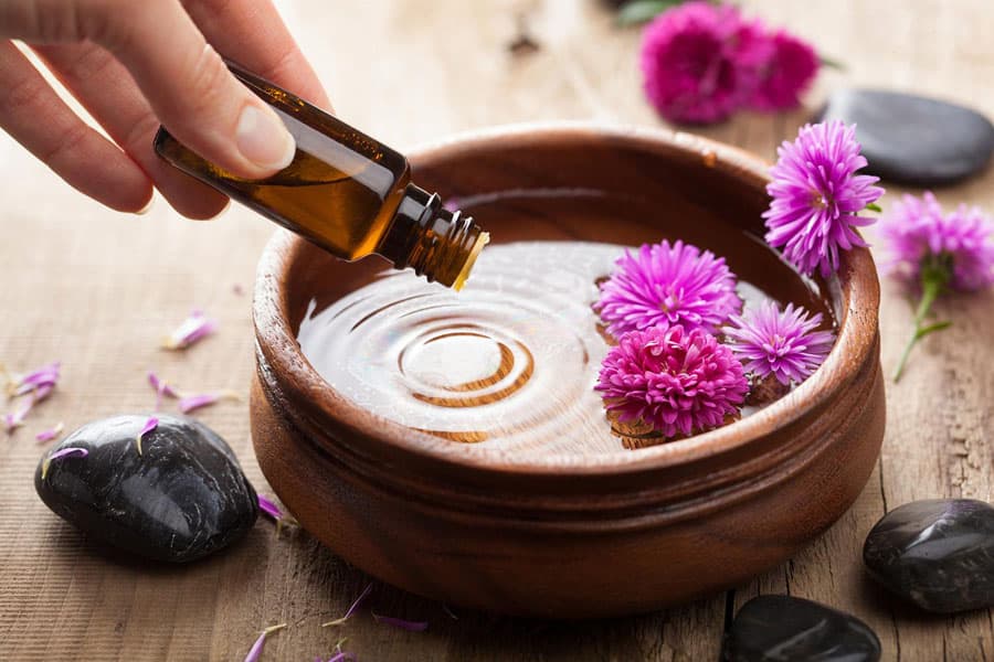 Guía completa de la aromaterapia y 7 aceites esenciales para principiantes.