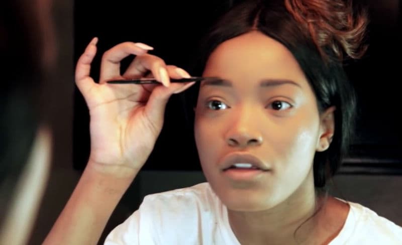9 reconocidas celebridades que tienen sus propios canales de belleza en YouTube.