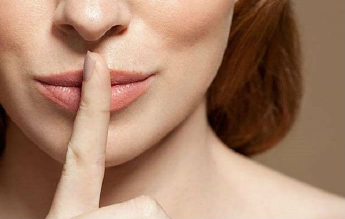 Temas que las mujeres deberían evitar discutir.