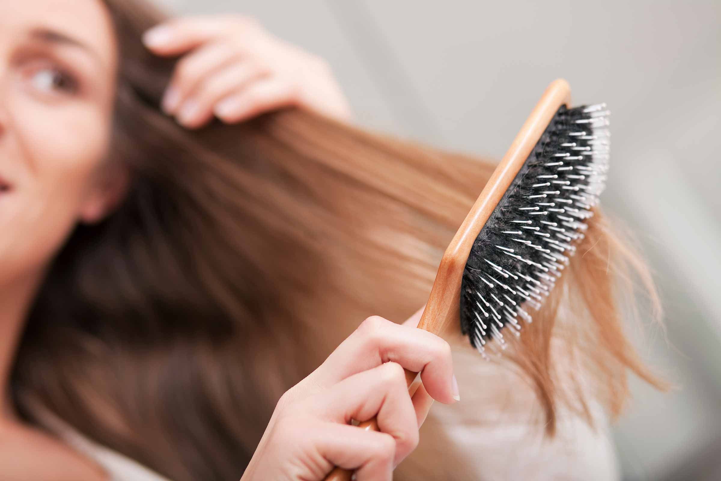 ¿Qué sucede si dejas de lavarte el cabello?