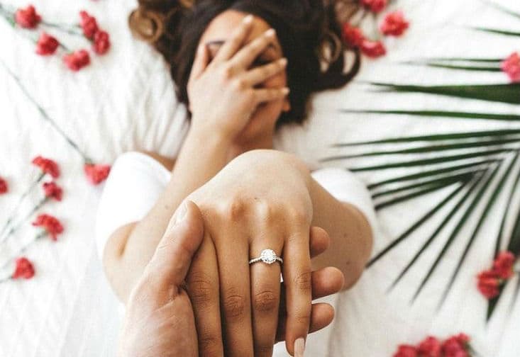 8 indicios que revelan su interés en que te conviertas en su esposa