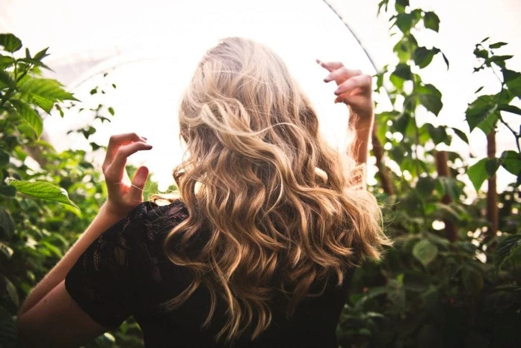 9 recomendaciones de mujeres indias para lograr un cabello sano y radiante.