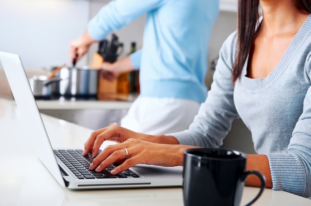 Recomendaciones para convivir y trabajar desde casa con tu pareja.