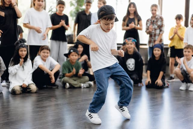 9 niños que bailaron con más ritmo que muchos adultos