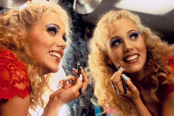 Elizabeth Berkley de Showgirls