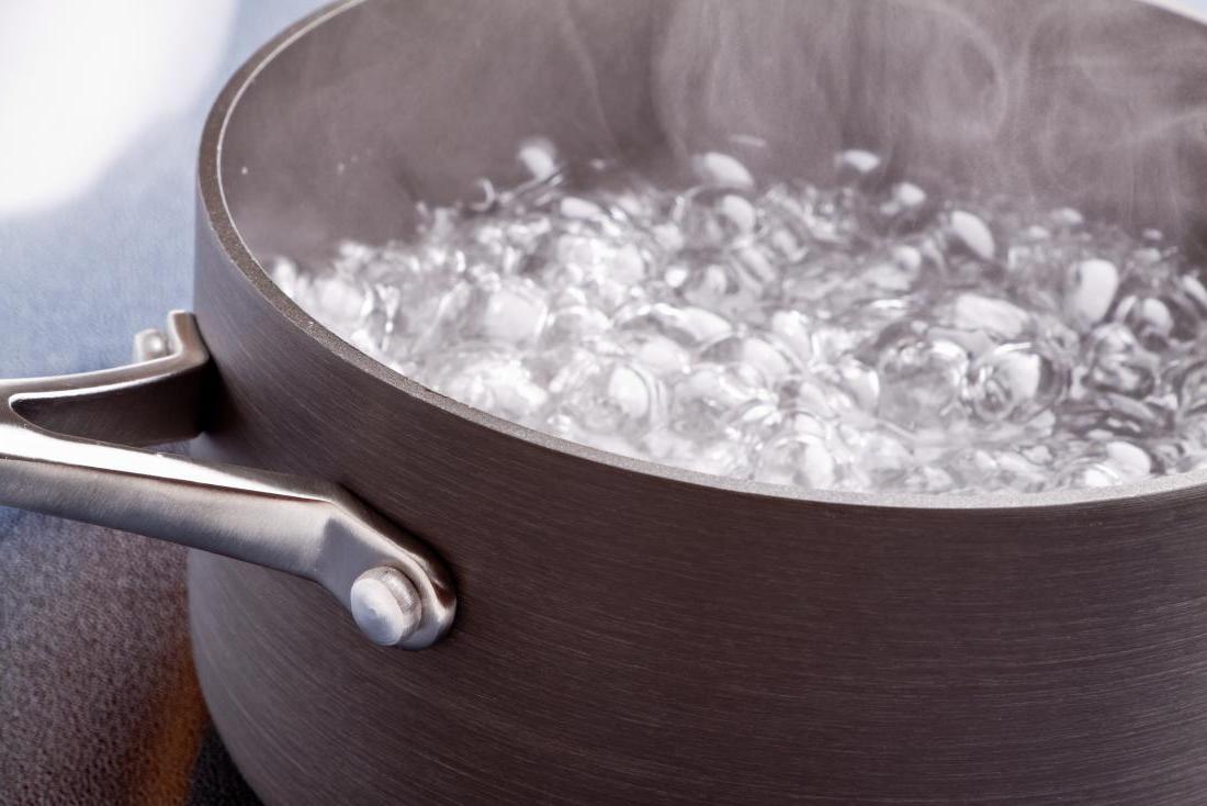 Usa agua hervida para tus cubitos de hielo. 8 formas de evitar que el hielo se derrita | bayas de cerebro