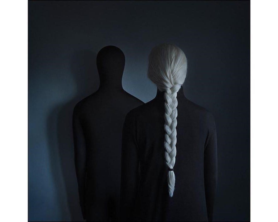 Sin rostro |: Fotografía surrealista que explora el solitario mundo interior del hombre. bayas de cerebro