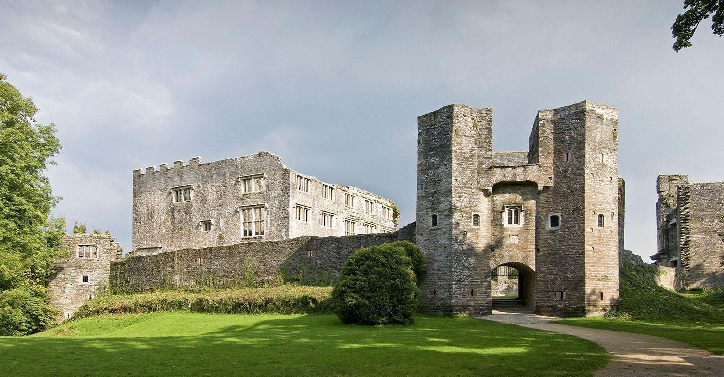 Berry Pomeroy Castle, Inglaterra | Los peores castillos embrujados en Europa | Bayas cerebrales