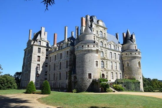 Castillo Brissac, Francia | Los peores castillos embrujados en Europa | Bayas cerebrales