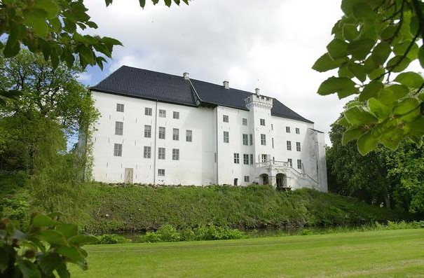 Castillo de Dragsholm, Dinamarca | Los peores castillos embrujados en Europa | Bayas cerebrales