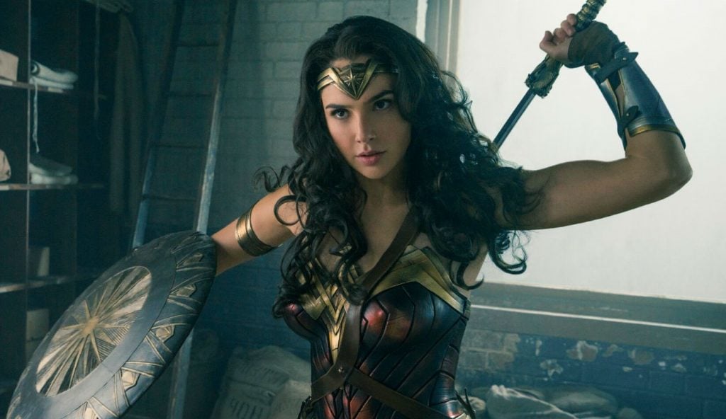 Gal Gadot (Wonder Woman) | Un elenco de superhéroes que la gente odiaba pero era increíble | Bayas cerebrales