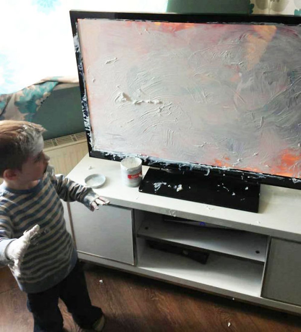A los niños les encanta conseguir un desastre, tratarlo. 12 años