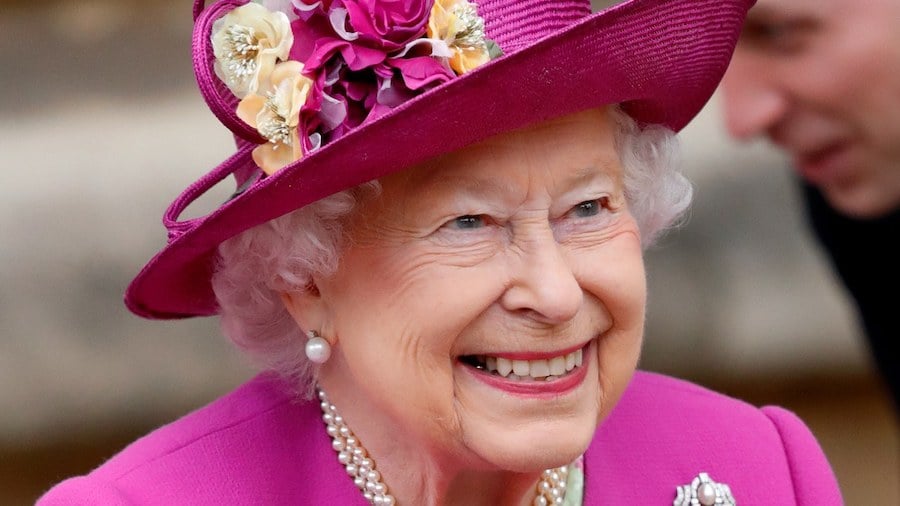 Reina Isabel II | 10 Fuera de las mujeres más fuertes del mundo | Bayas cerebrales