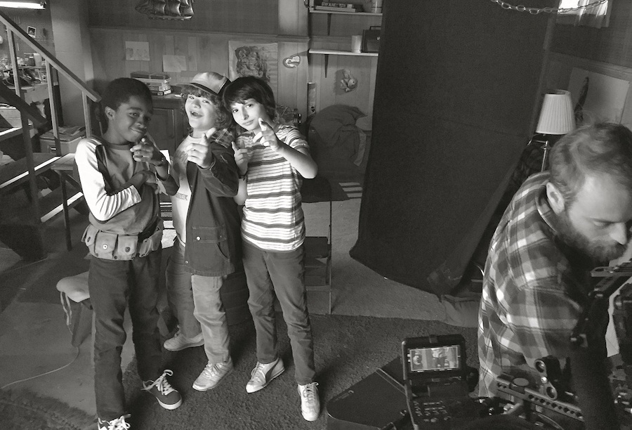 Cosas desconocidas | Detrás de la escena de la escena y las fotos | Bayas cerebrales