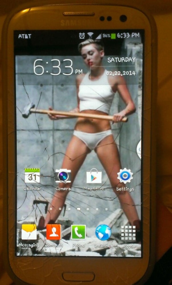 Creative-Wallpapers-to-cober-up-cracked-screen-18