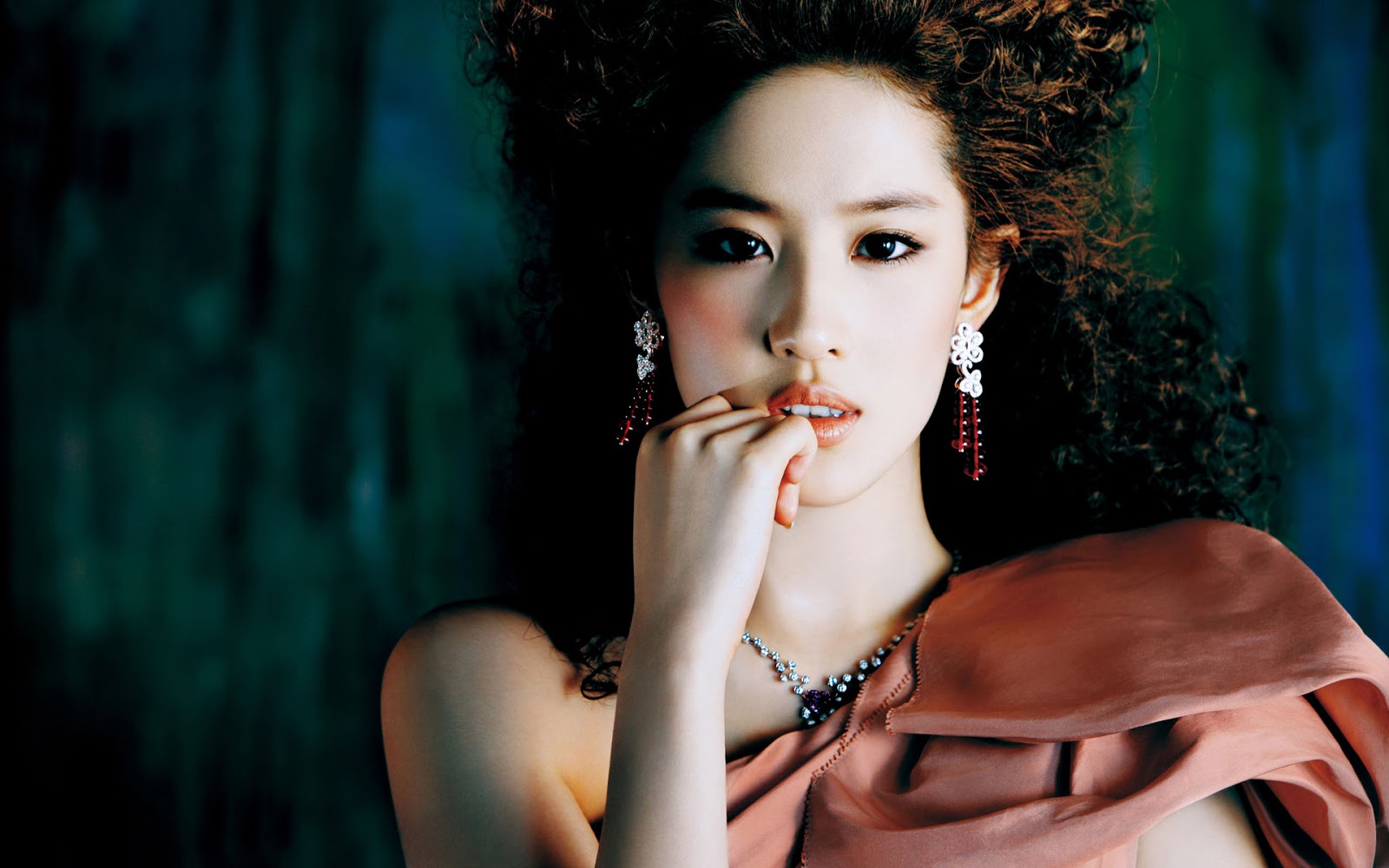 WHOS_THE_MST_GORGOUS_WOMAN_IN_YOUR_COUNTRY_04
