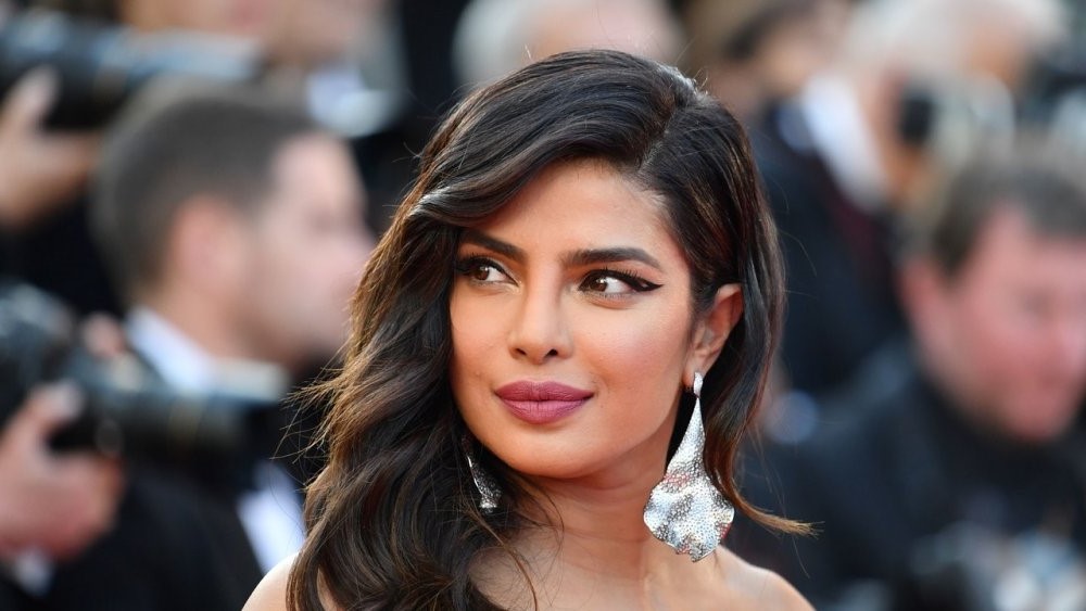 Priyanka Chopra |: 8 maravillas de Bollywood comparten sus rutinas de belleza esenciales y estamos ansiosos por probarlas | su belleza