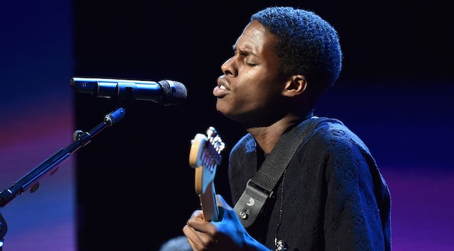 Daniel Caesar fue el cantante de su boda | 7 cosas que debes saber sobre la boda de Hailey Baldwin y Justin Bieber | su belleza