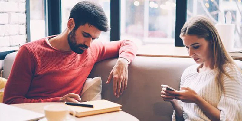 Empiezas a verlos más como amigos. |: 8 señales de que una relación a largo plazo está terminando Su Belleza