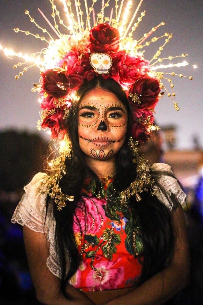 Corona | 10 Ideas de maquillaje para Día de Muertos |: Su Belleza