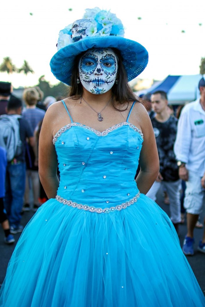 Resplandor azul |: 10 ideas de maquillaje para el día de muertos |: Su belleza