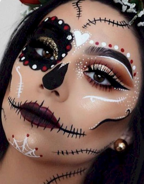 Una combinación de dos looks diferentes | 10 Ideas de maquillaje para el Día de Muertos |: Su Belleza