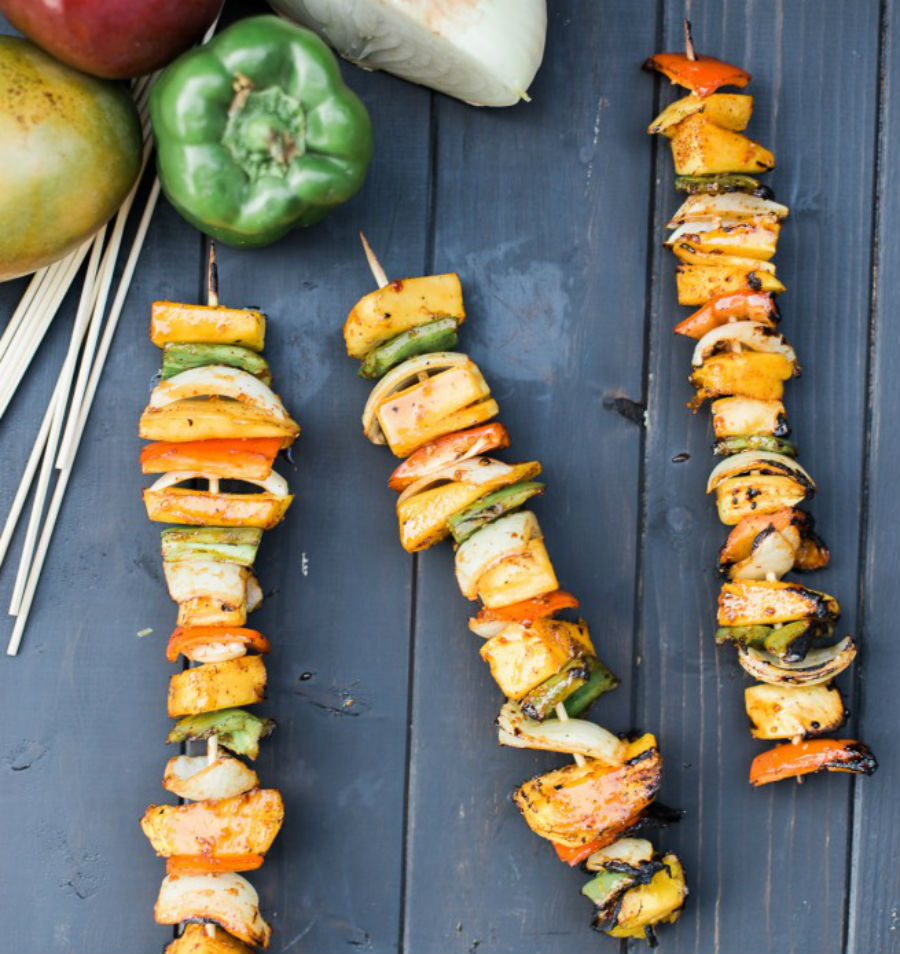 Brochetas de mango picantes | 12 recetas de barbacoa que debes probar este verano | su belleza