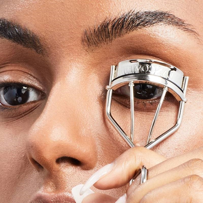 rizador de pestañas Cómo aplicar rímel como un profesional | su belleza