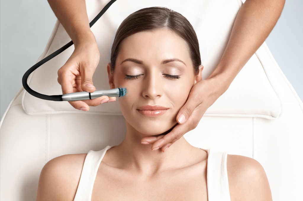Rejuvenecimiento de la piel ¿Qué es la microdermoabrasión y mejorará tu piel? su belleza