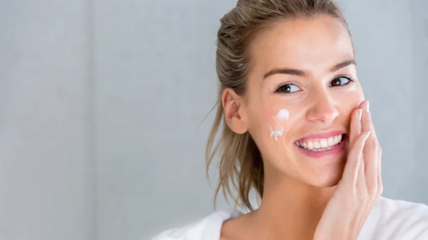 Crema hidratante diaria ¿Qué es la microdermoabrasión y mejorará tu piel? su belleza