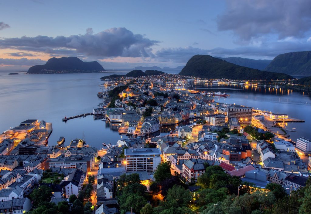 Ålesund, Noruega | 8 países de la Noche Blanca para visitar | su belleza