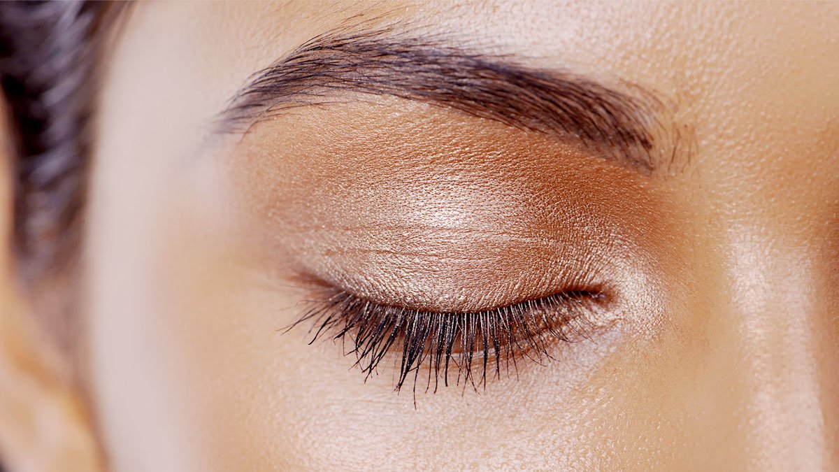 Transforma una sombra de ojos nutritiva en una sombra en crema decadente | 15 formas de utilizar la vaselina en la belleza Su Belleza
