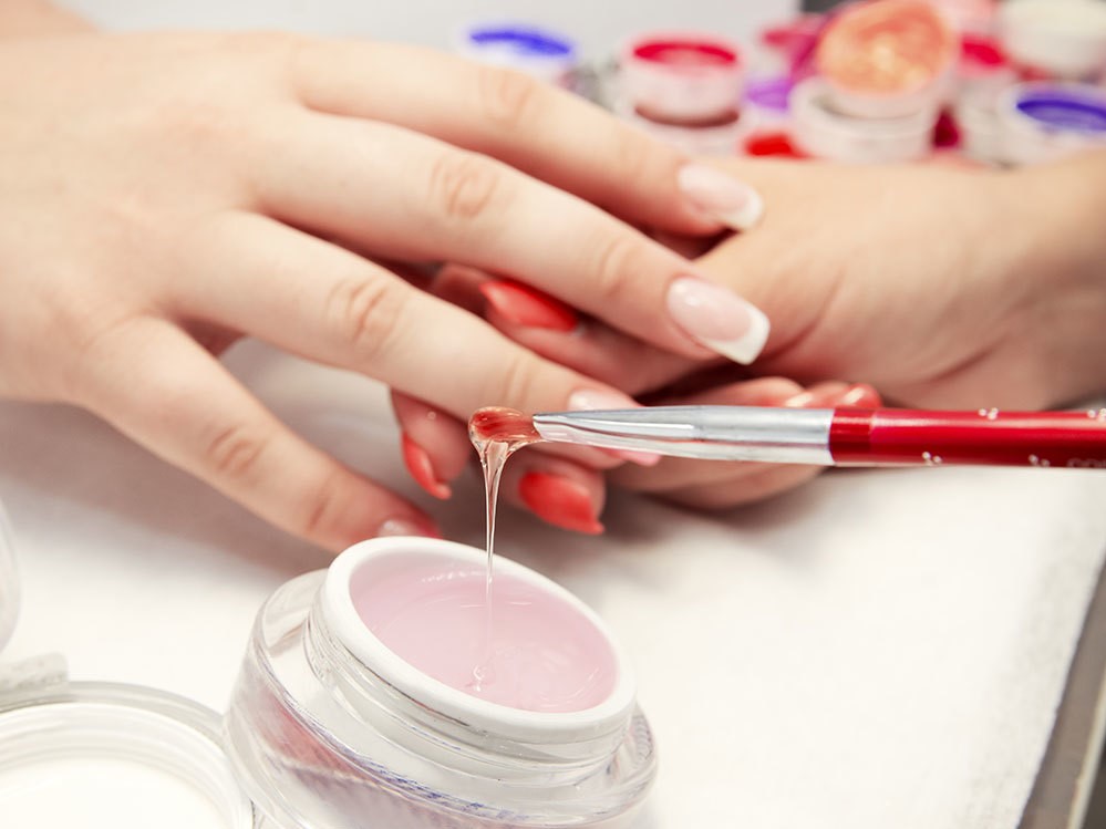 Equipo sanitario |: 10 cosas que debes saber antes de ponerte uñas acrílicas | su belleza