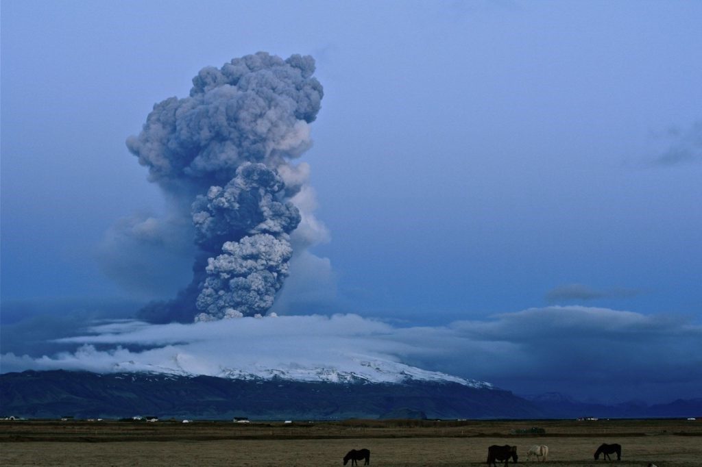 Volcán Eyjafjallajökull, Islandia | 8 países de la Noche Blanca para visitar | su belleza