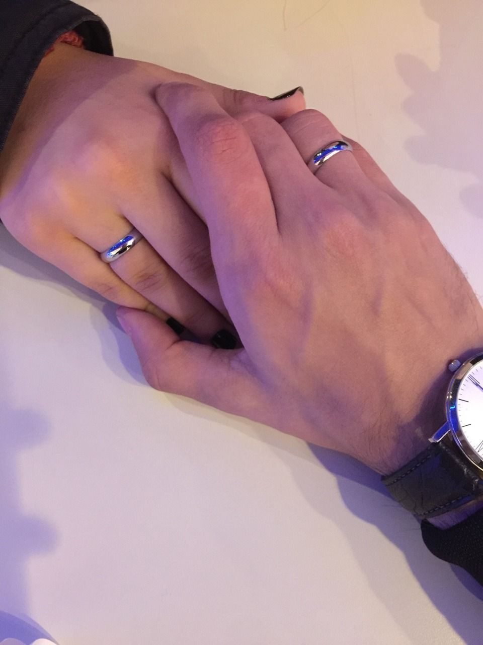 Su mano sobre ti | La forma en que se toman de la mano revela más sobre su relación de lo que cree Su Belleza